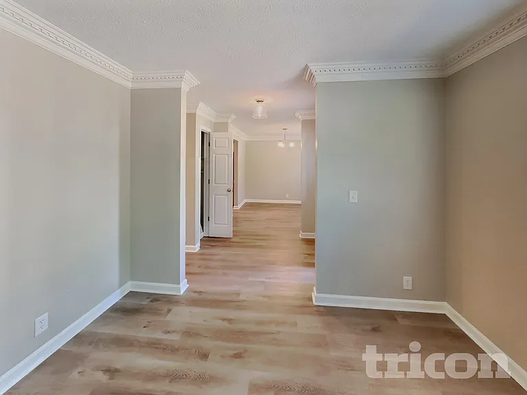 107 Charleston Ct — Photo 14