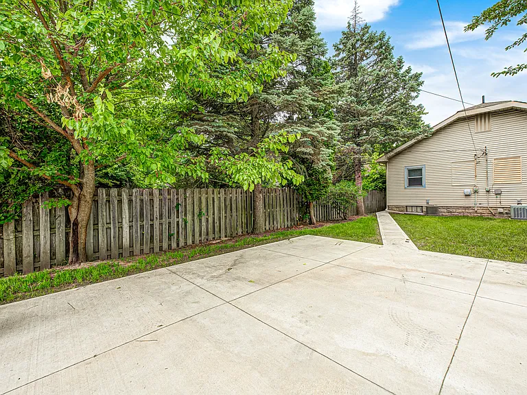 833 N Riley Ave — Photo 17