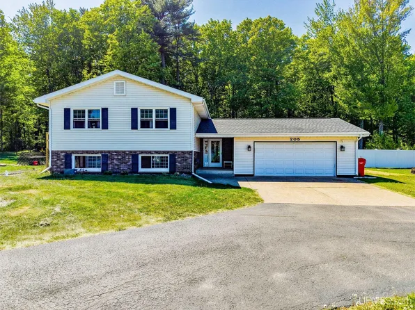 205 N Rose St, Ishpeming, MI 49849