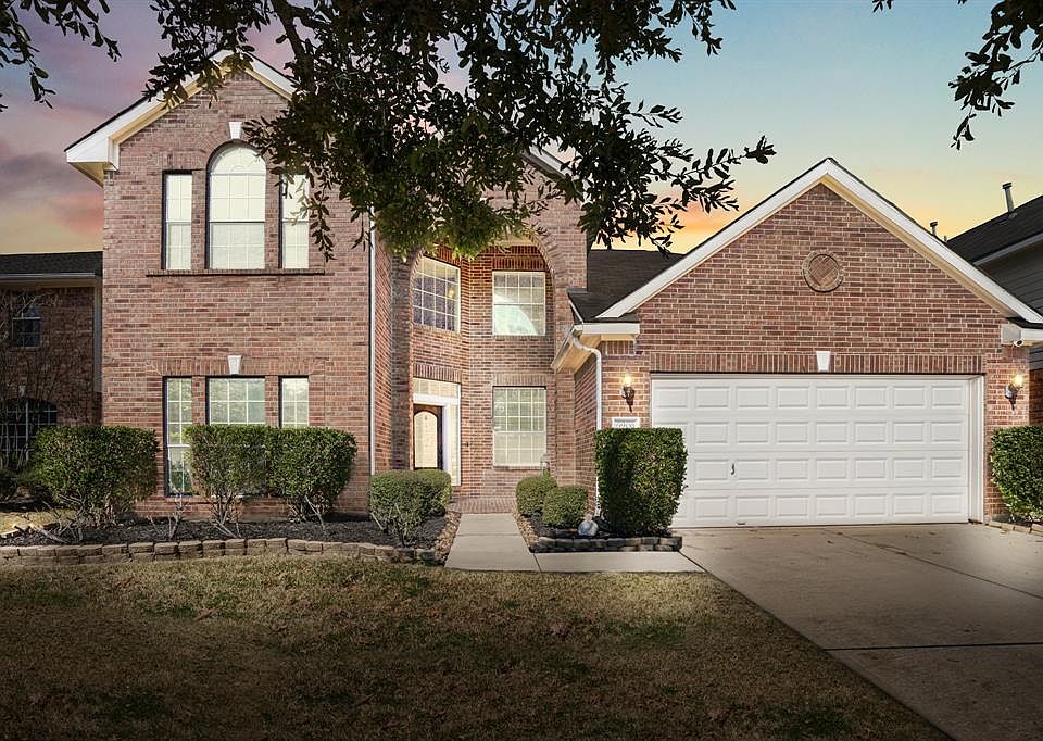 WELCOME HOME to 6906 Summer Bridge Ln, a peaceful cul-de-sac home nestled in the prestigious golf course community of Windrose!