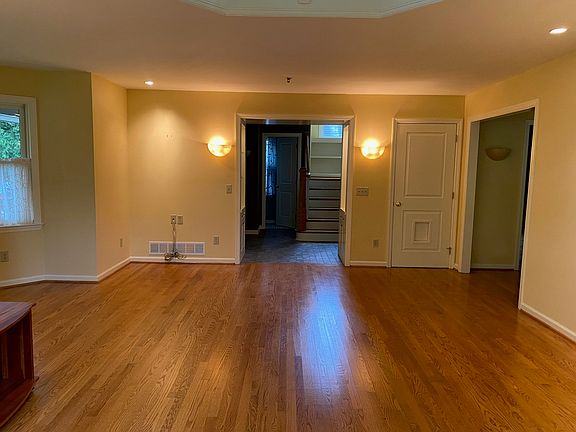 4th image of 108 E Park Pl