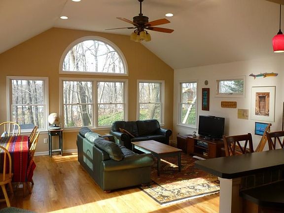 5th image of 22 Oneida Ave