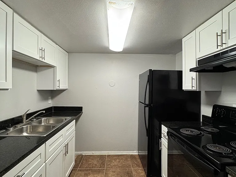 The Pines Apartments — Photo 8