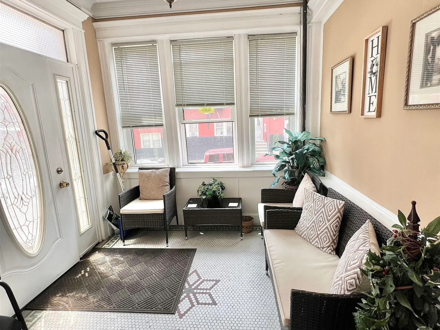 3 bed, 1.0 bath, $2,800 — Photo 3