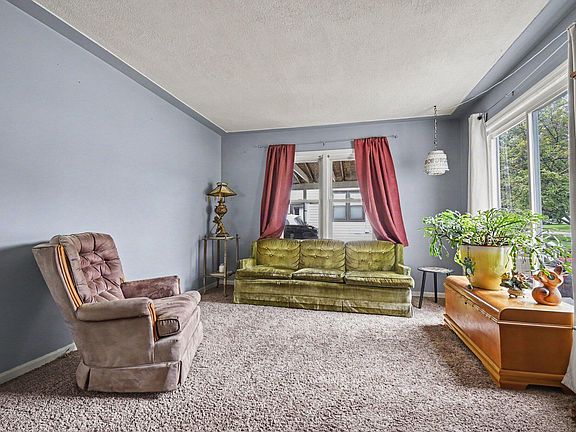 3rd image of 3658 Badger Ave SW