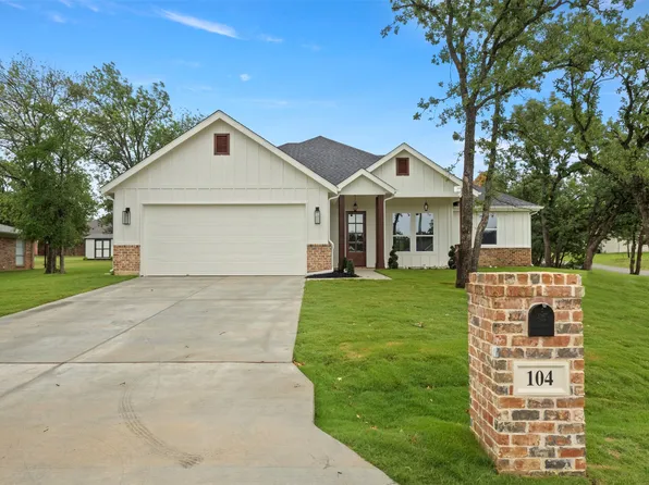 104 Jim Walter Dr, Runaway Bay, TX 76426