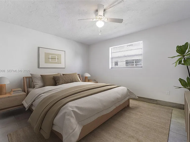 332 SW 3rd St #12 — Photo 4