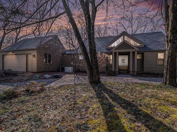 9220 Glenbrook Rd, Gregory, MI 48137