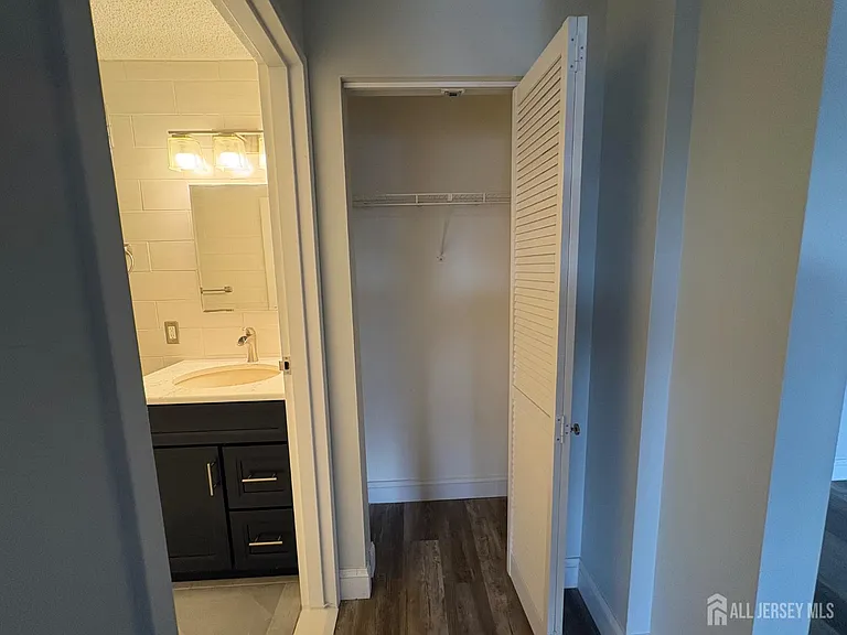 10 N Wood Ave #419 — Photo 9