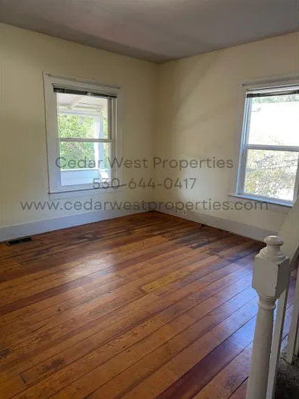 975 Coleman Street — Photo 4