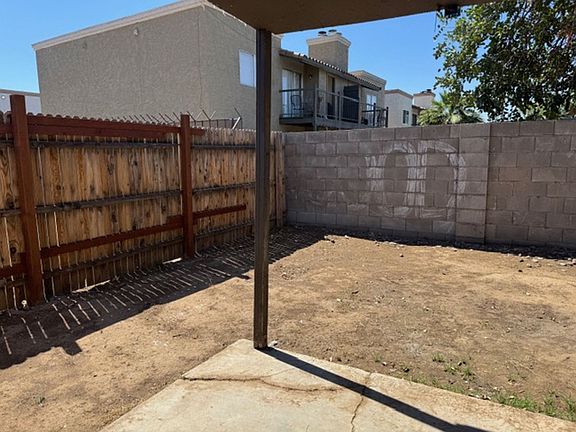4th image of 1625-1627 W Desert Cove Ave #T3