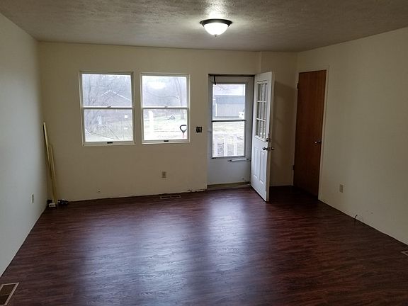 4th image of 2993 N Creek Rd APT 4