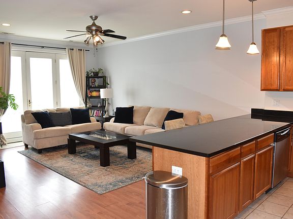 3rd image of 6633 W Belmont Ave #1