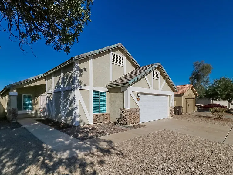8936 W Fullam St — Photo 3