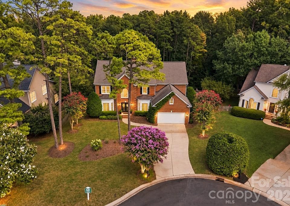 1st image of 7337 Versailles Ln