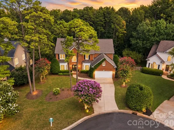 7337 Versailles Ln, Charlotte, NC 28277