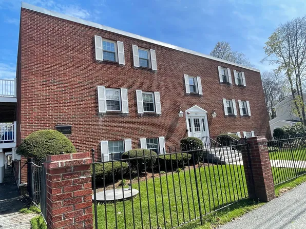 276 Albion St APT 2, Wakefield, MA 01880