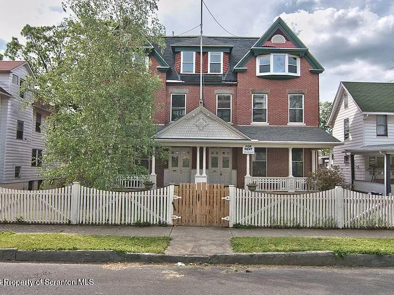 533 Quincy Ave — Photo 6
