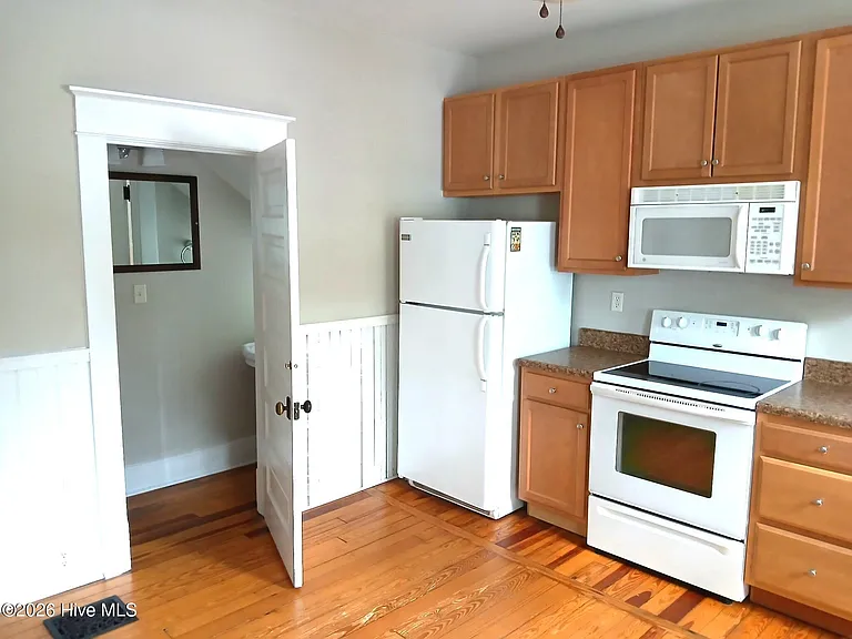 180 N May St — Photo 12