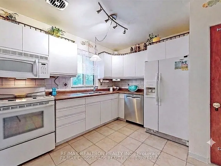 241 Septonne Ave — Photo 3