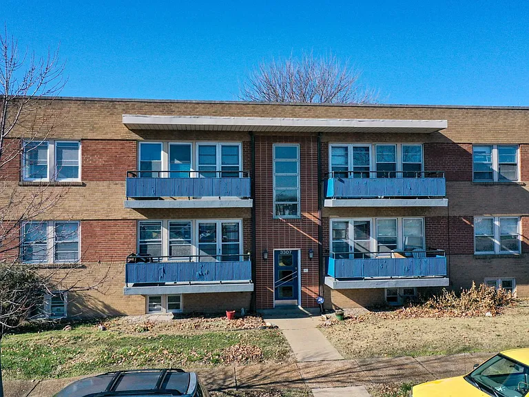 3307 Lawn — Photo 3