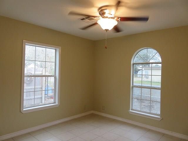 1st image of 806 Erin St