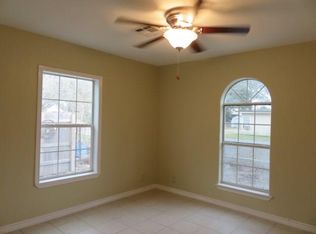 806 Erin St, El Campo, TX 77437