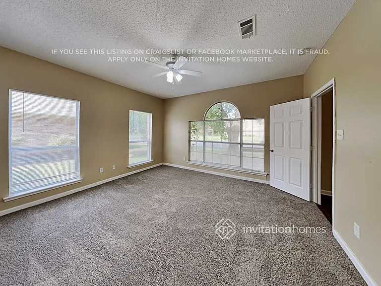 2110 Loretta Ln — Photo 4
