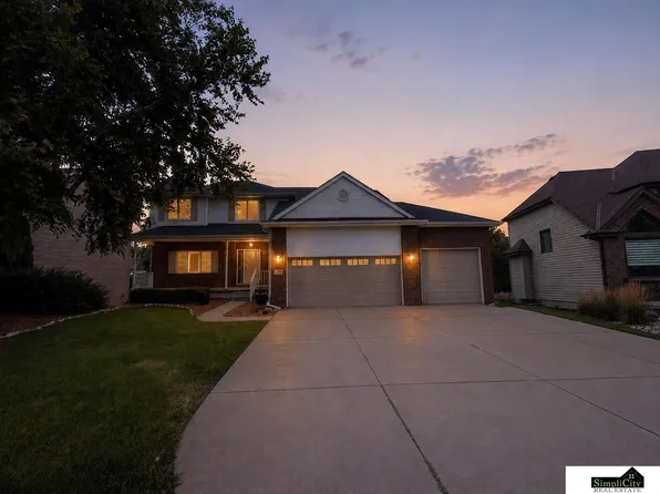 5915 Arrowwood Rd, Lincoln, NE 68526