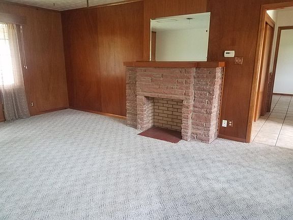 4th image of 810 W Carlton Ave