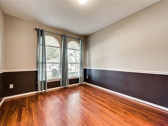 4th image of 313 Londonderry Ln