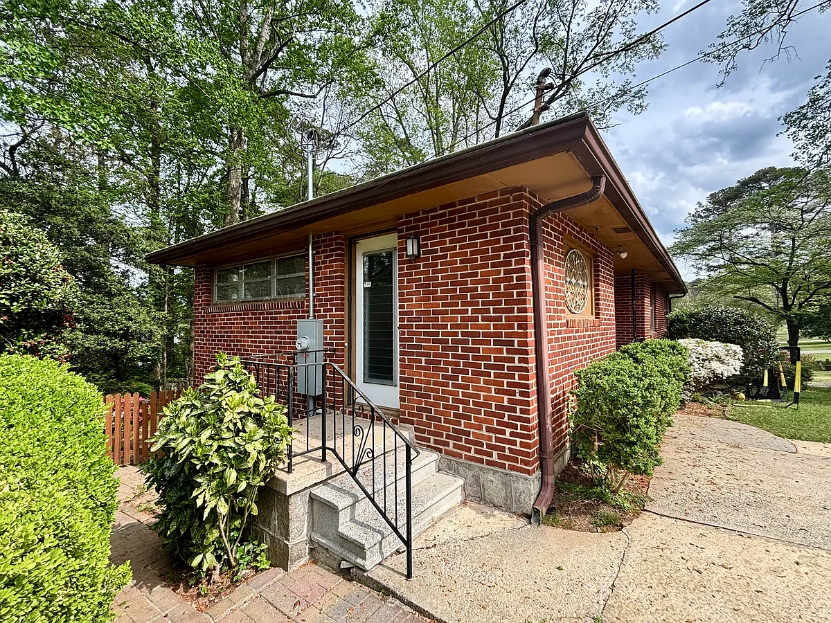 Building Photo - 2704 Harrington Dr