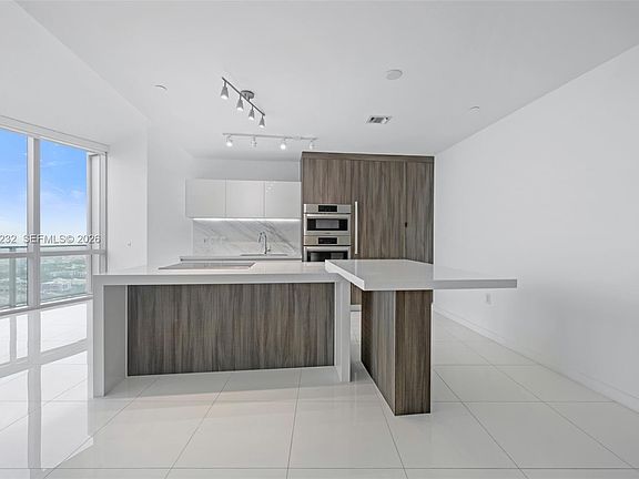 3rd image of 851 NE 1st Ave #4204