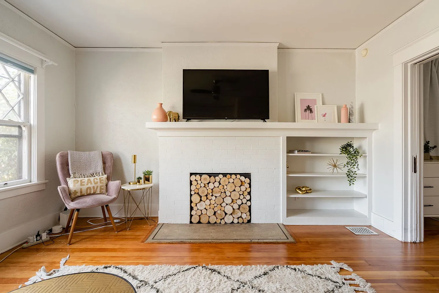 1 bed, 1.0 bath, 592 sqft, $2,592 — Photo 1