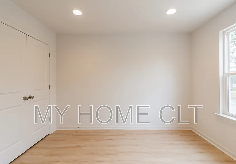 2719 Capitol Dr — Photo 26