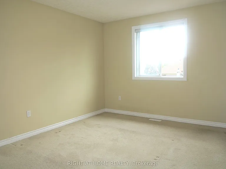 692 Oakcrossing Rd — Photo 15