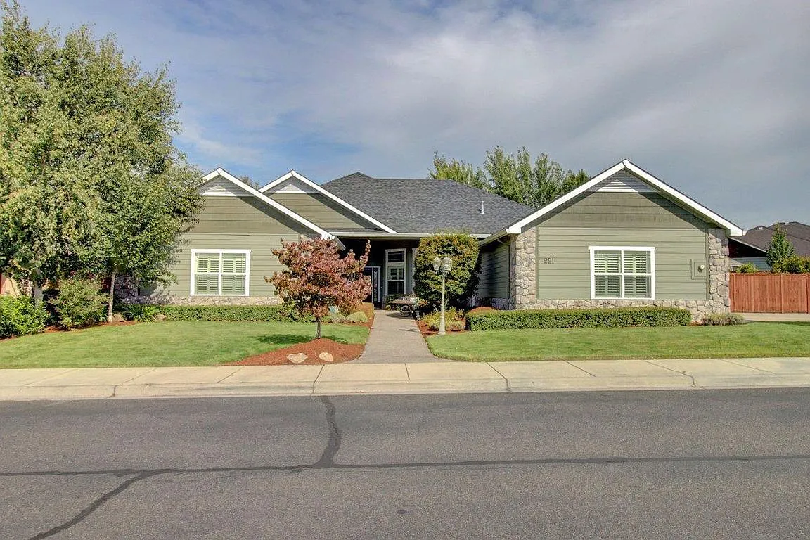 221 Bellerive Dr photo 1