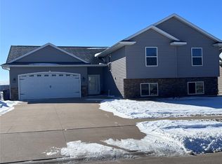 6407 Deer Stone Dr SW, Cedar Rapids, IA 52404