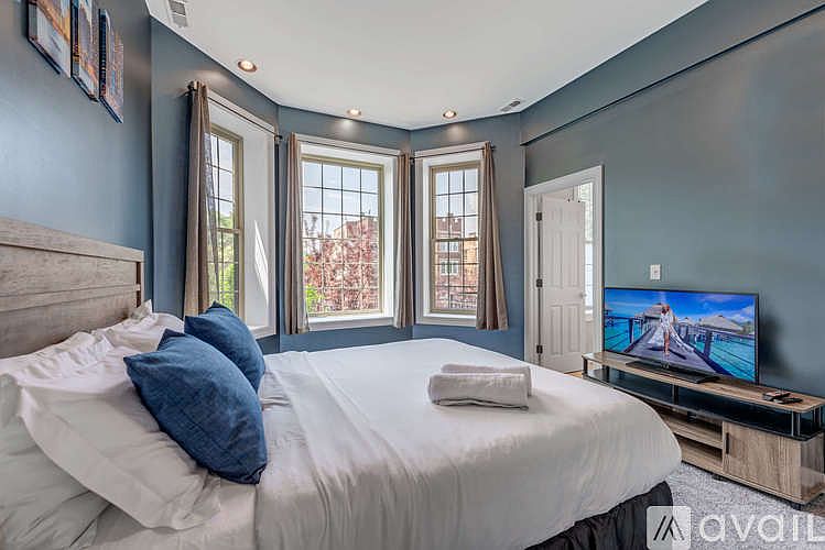 1st image of 6433 S Kenwood Ave #2S