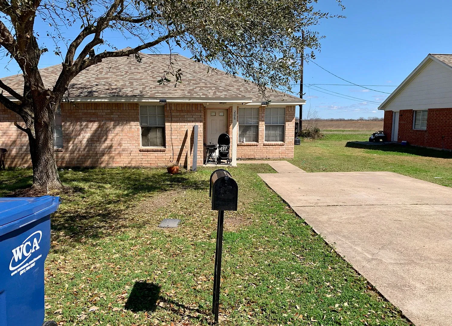 Newly refreshed spacious 2bedrooms,2 baths duplex in Eagle Lake, TX. — Photo 2