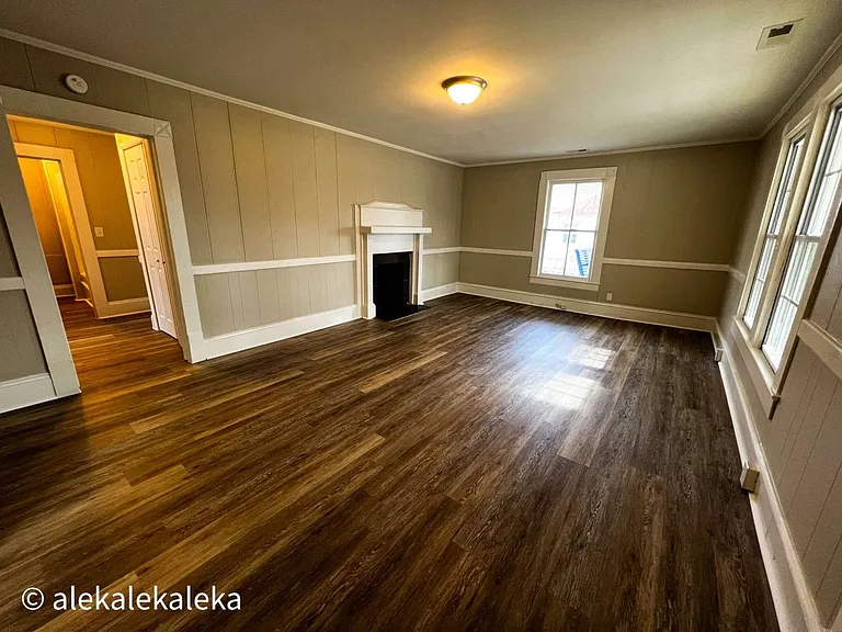 1113 W Webb Ave — Photo 4