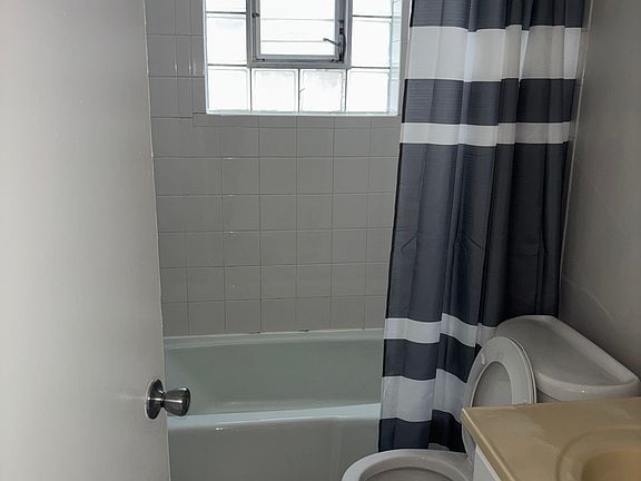 4th image of 11730 S Ridgeland Ave APT 4C