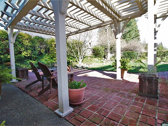 4th image of 1607 Champion Oaks Dr
