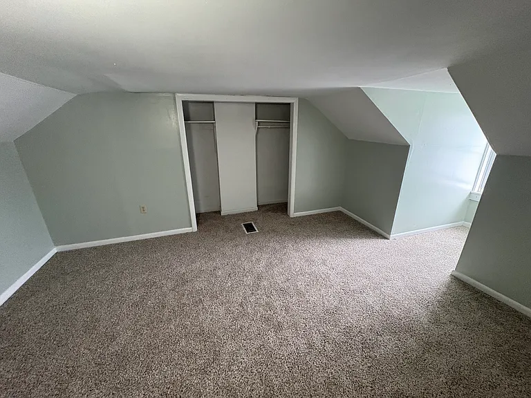 609 Dauphin St — Photo 4