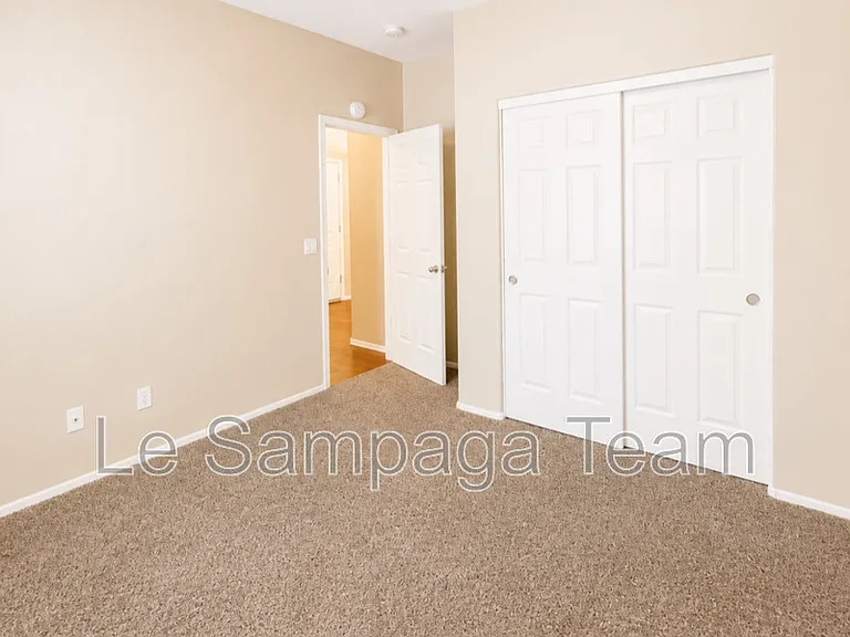 17636 W Maui Ln — Photo 11