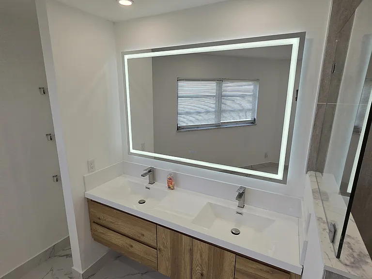 305 SE Airoso Blvd — Photo 23
