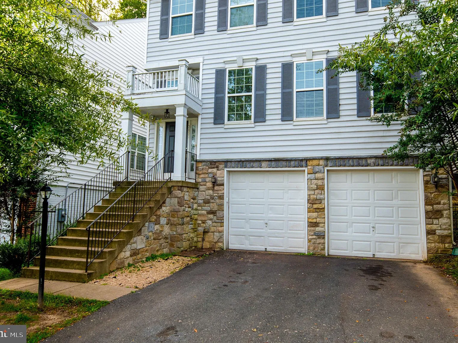 4 bed, 3.5 bath, 3700 sqft, $3,800 — Photo 3