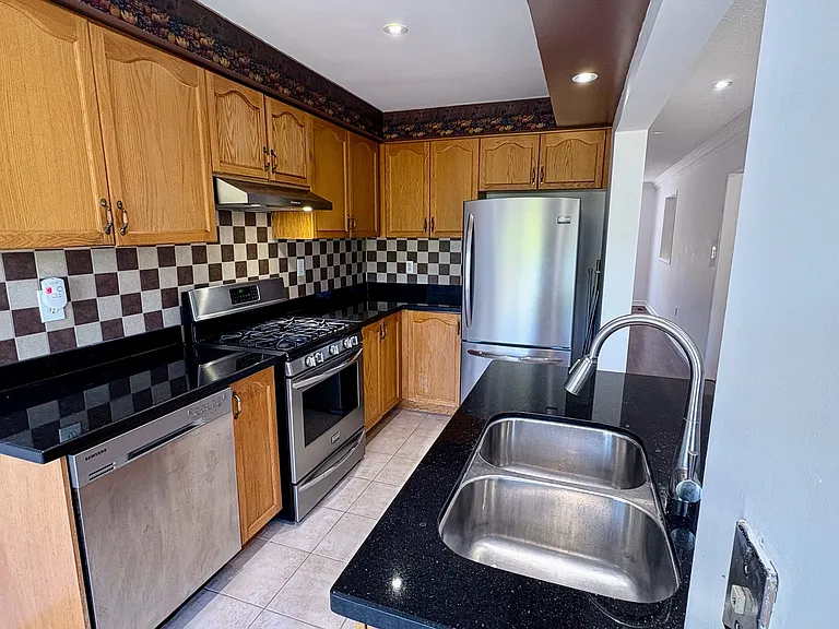 1591 S Parade Ct — Photo 10
