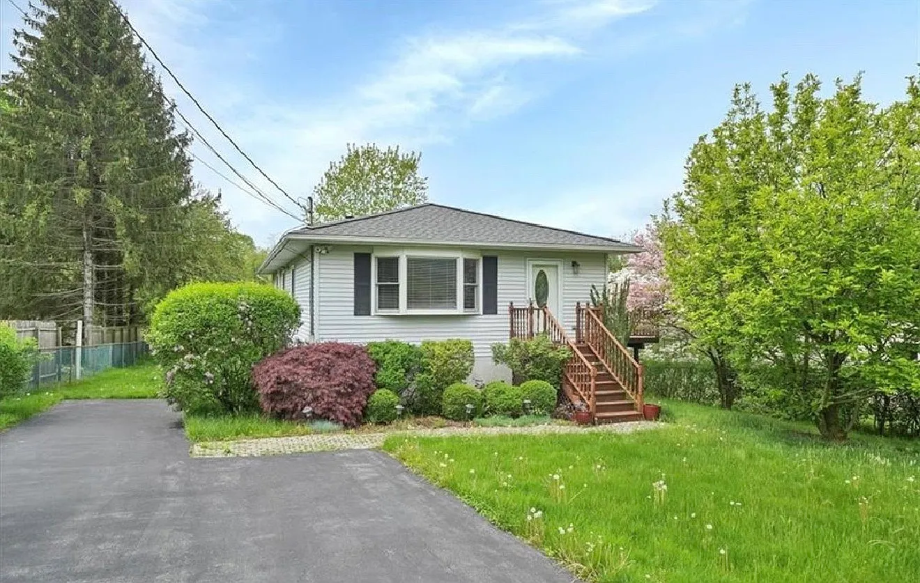3 bed, 1200 sqft, $3,000 — Photo 2