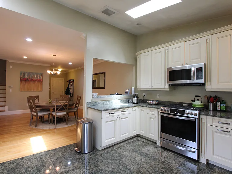 31 Florence St #31 — Photo 10